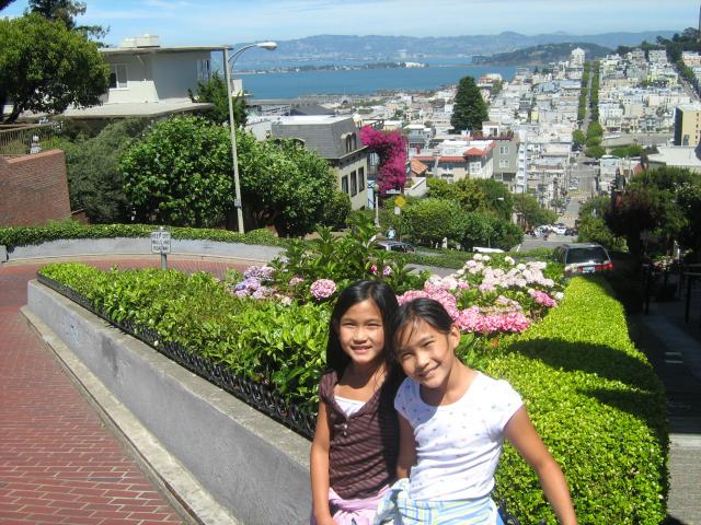 Jessica and Rebecca at the top of Lombard Street